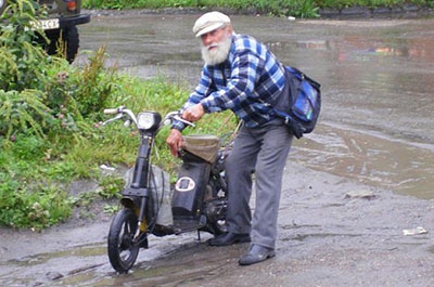 На Ставрополье пенсионер угнал мопед и уснул по дороге