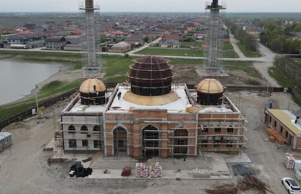 В Чечне возводят мечеть, рассчитанную на 1500 посетителей