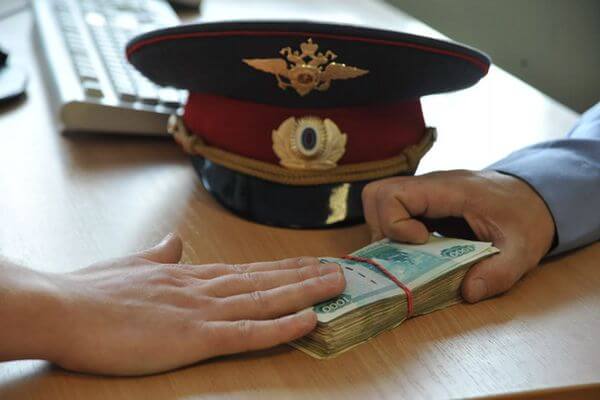 Взятка от наркодилера на миллион: в Ставрополе задержаны сотрудники МВД