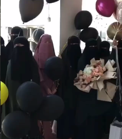 В соцсетях КБР обсуждают праздничную толпу девушек в хиджабах 