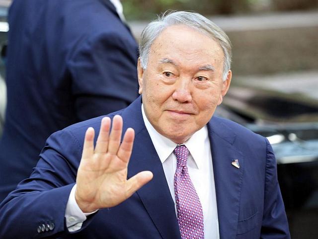 Назарбаев признал наличие у него второй семьи