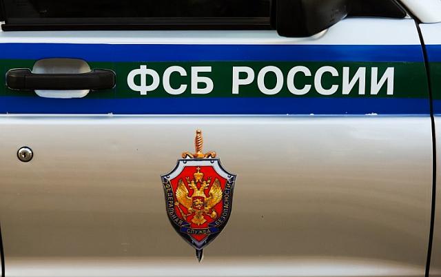 В Кремле не подтвердили запрет ФСБ выезда мужчин из России