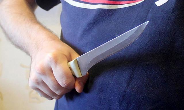 Разъяренный мститель напал с ножом на двух прохожих в Ставрополе