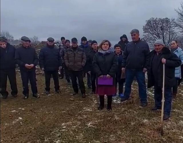 Жители Северной Осетии собрали митинг против установки вышки сотовой связи в их селе