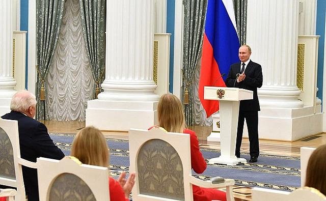 Путин вручил госнаграды медалистам Игр в Токио