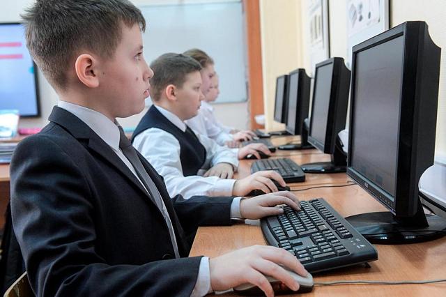 В Дагестане более 1400 школ получили интернет по защищенному каналу