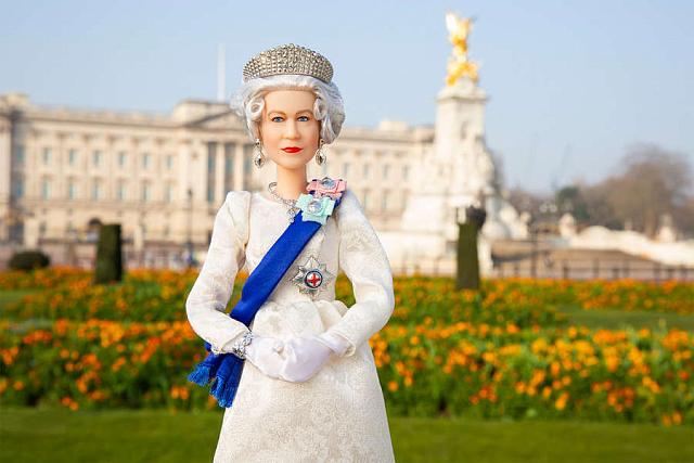 По случаю дня рождения Елизаветы II выпустят тематическую серию кукол Barbie 