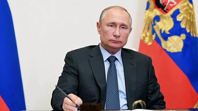 Путин подписал закон о штрафах за неповиновение силовикам на митингах
