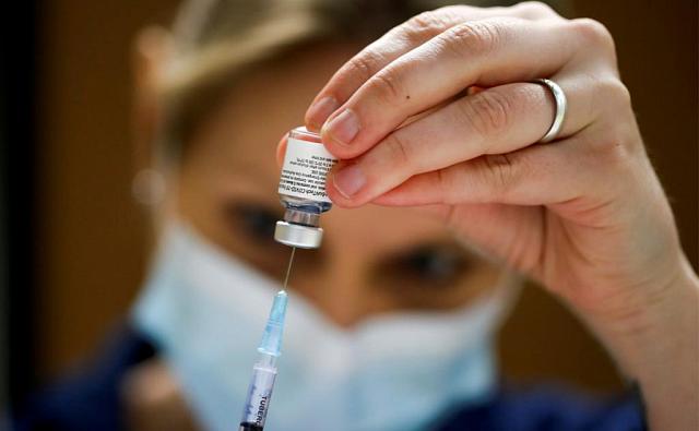 Второй год пандемии коронавируса может оказаться более тяжелым для человечества