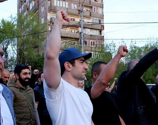 В Ереване на акции протеста задержали сына экс-президента Армении Кочаряна