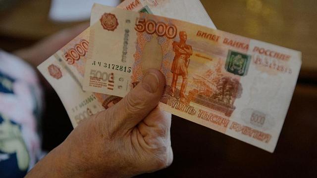 В начале лета сотни тысяч российских пенсионеров получат по 10 тысяч рублей