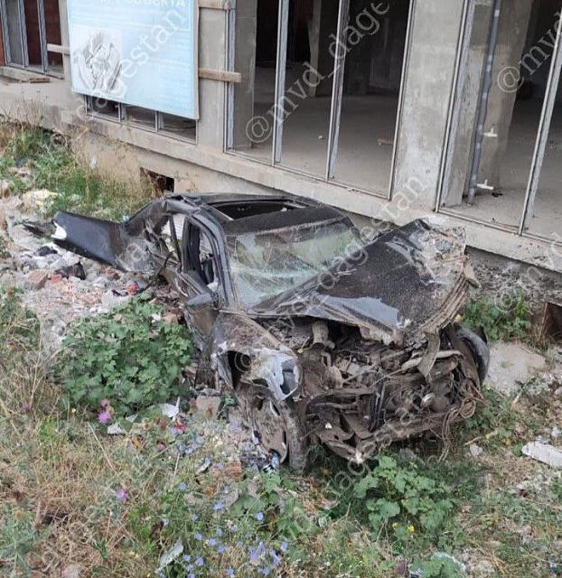В Дагестане в ДТП разбился насмерть сотрудник полиции