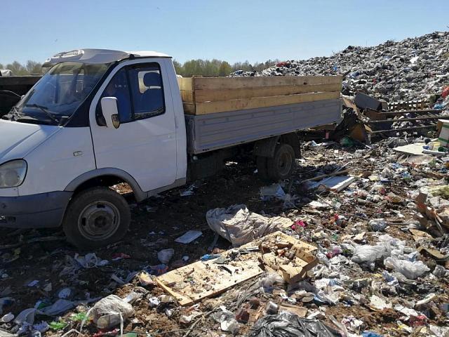 В Дагестане у неработающего завода по переработке мусора выросла огромная свалка: видео