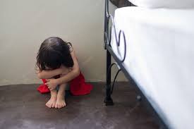 В Волгоградской области 9-летняя девочка неделю была заперта в квартире и голодала 