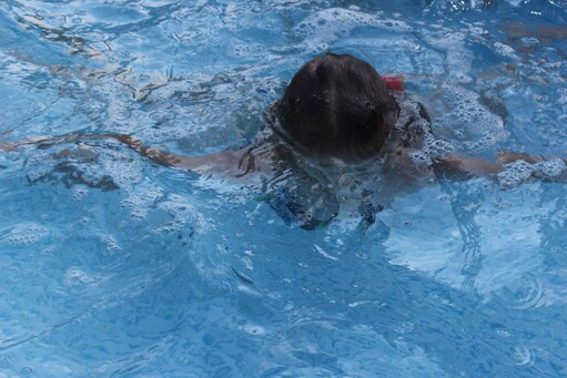 В Грозном семилетняя девочка утонула в бассейне развлекательного заведения