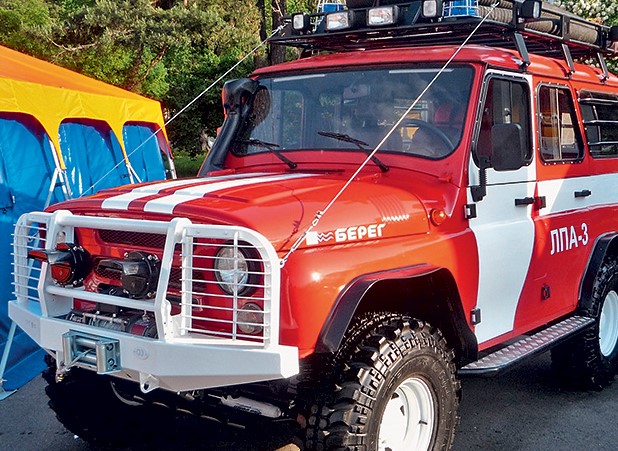 Лесничествам КБР передали 10 лесопатрульных автомобилей