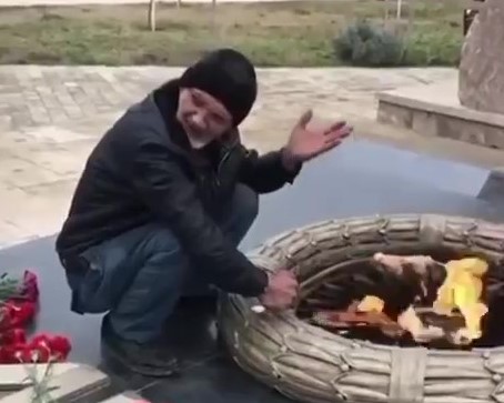 В Дагестане пенсионер жарил шашлык на Вечном огне