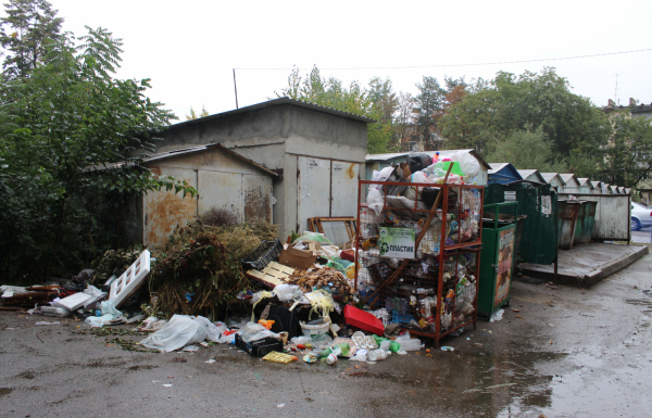 Мэрия Нальчика допускает на улицах свалки мусора
