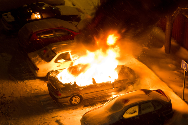В Дагестане нашли сгоревшего в машине полицейского: видео  