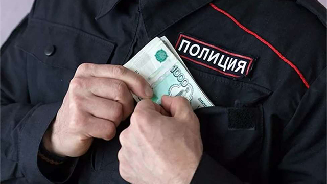 В Северной Осетии замначальника районного ОМВД присвоил премии 24 полицейских