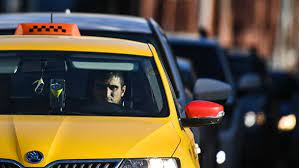 Во Владикавказе будут судить таксиста, ограбившего клиентку  