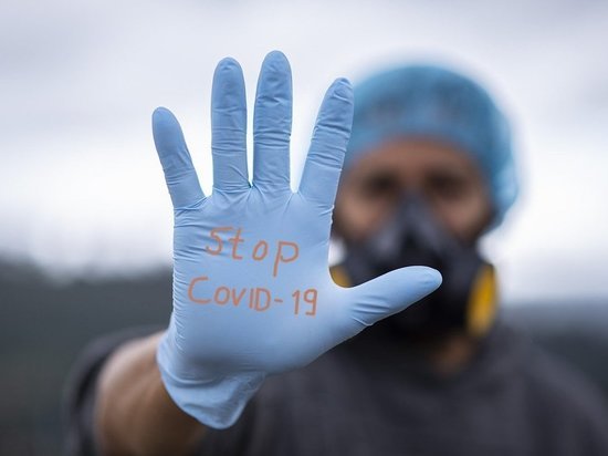Более половины россиян с заболеваниями иммунитета отказались от прививки против COVID-19