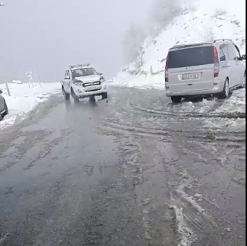 Военно-Грузинскую дорогу закрыли для всех видов транспорта из-за погоды