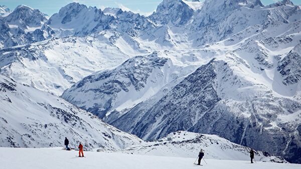Курорт «Эльбрус» ждёт горнолыжников до конца весны