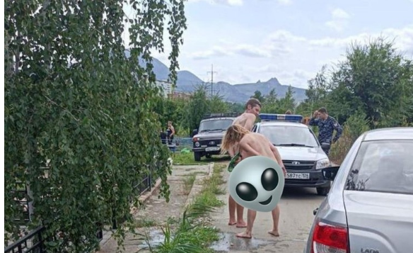  Во время похоронной церемонии на Ставрополье двое появились голыми 