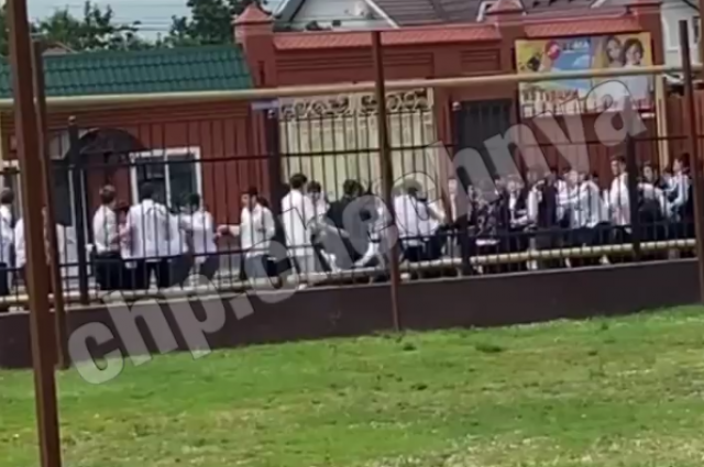 В Чечне школьники устроили разборку «класс на класс»
