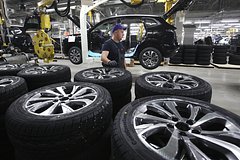 Правительство продлило возможность производства упрощенных автомобилей в России