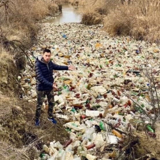 На Ставрополье мусор перекрыл реку Калаус 