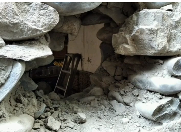 Житель Шамильского района разобрал глиняную стену ради кражи 
