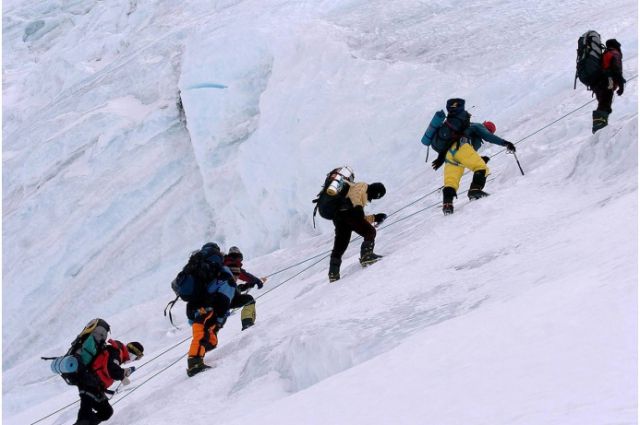 В КБР спасатели нашли заблудившихся альпинистов из Москвы