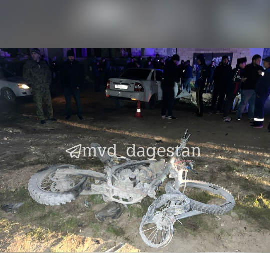 В Дагестане после столкновения с «Приорой» сгорел мотоцикл