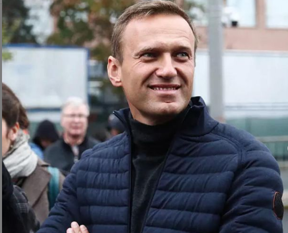 Навальный подал на свою колонию в суд из-за Корана