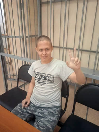 Обвиняемый в нападении на школу в Волгограде подросток посажен под домашний арест   