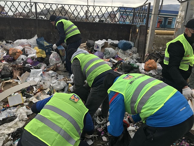 В Дагестане на борьбу с мусорным коллапсом вышли депутаты и чиновники 