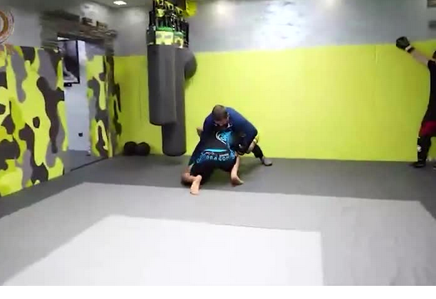 Кадыров провел тренировочный поединок с бойцом ММА