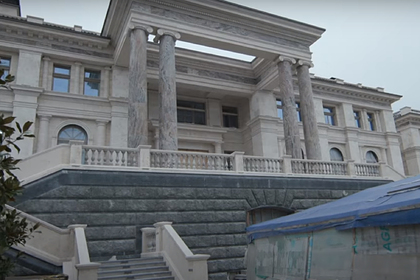 Сотрудники российского телеканала изучили дворец в Геленджике