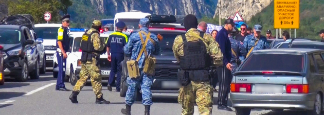 Полицейские Северной Осетии ловят бомбил за перевозку людей к границе 