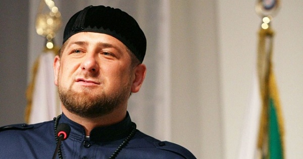 Кадыров на совещании призвал бороться с тонировкой машин