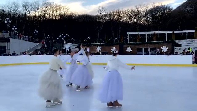 В Железноводске впервые прошел ледовый фестиваль «Железные коньки»