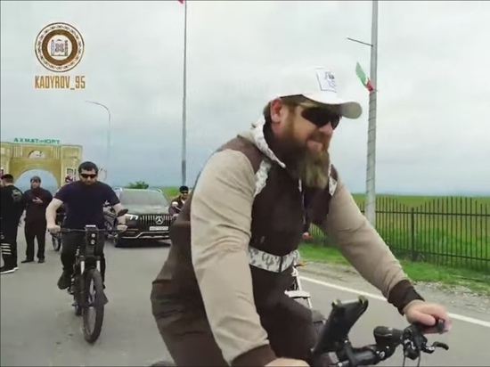 Кадыров «пересадил» приближенных на велосипеды