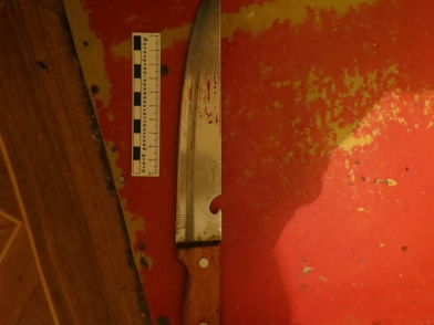 В КЧР женщина ранила 41-летнего сожителя ножом