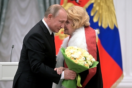 Доронина попросила Путина спасти МХАТ от Бузовой
