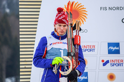 Российский лыжник Александр Большунов стал первым в масс-старте