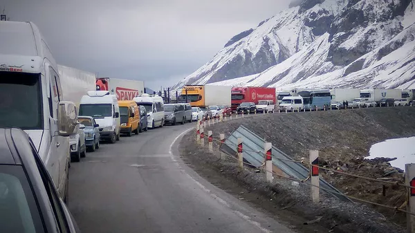 Проезда через «Верхний Ларс» в РСО-Алании ожидают сотни единиц грузового транспорта