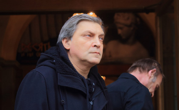 Уехавшего за границу журналиста Невзорова заочно арестовали