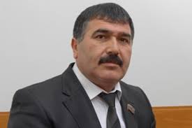 В Дагестанских Огнях трое напали на экс-депутата Изилова 